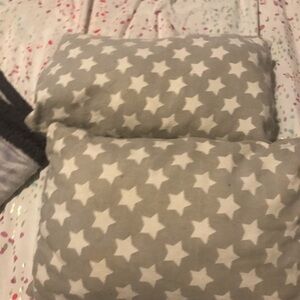 Elegant Gray Star Pillow Set​